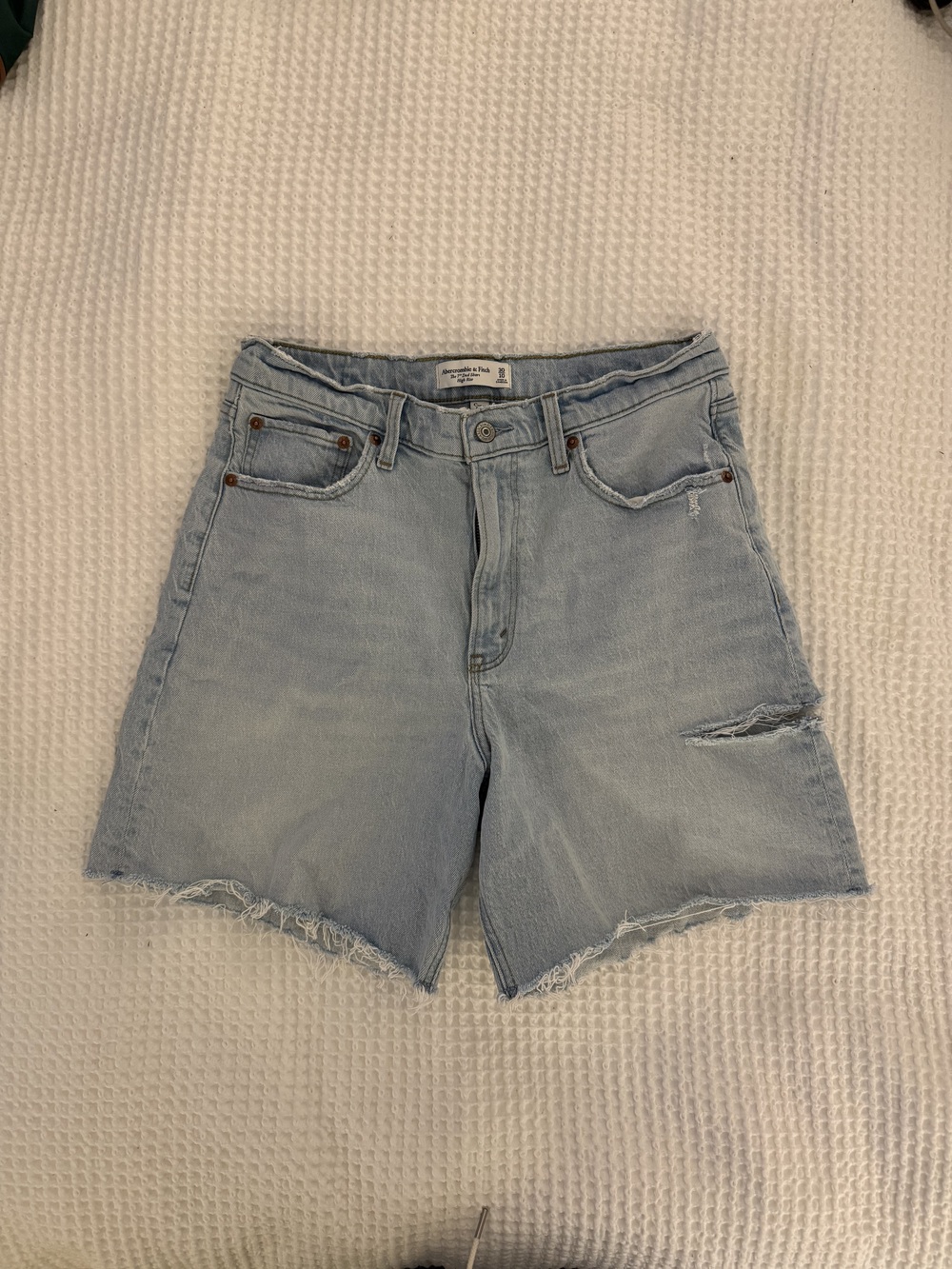 Abercrombie Curve Love 7-Inch Dad Jean Shorts Size 30